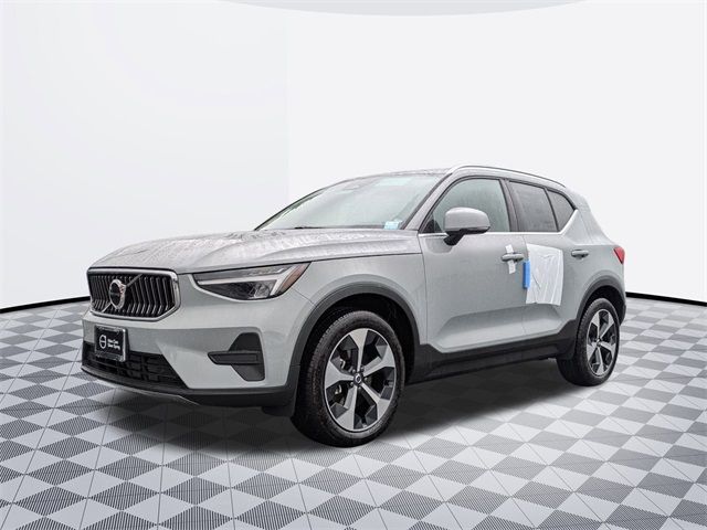 2025 Volvo XC40 Core Bright Theme