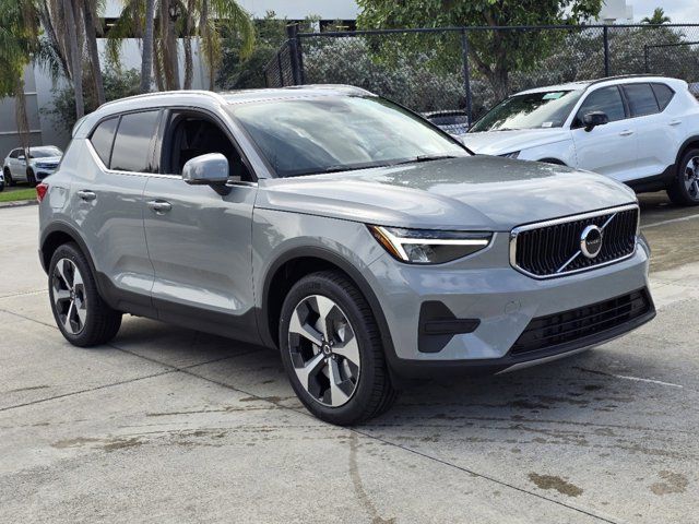 2025 Volvo XC40 Core Bright Theme