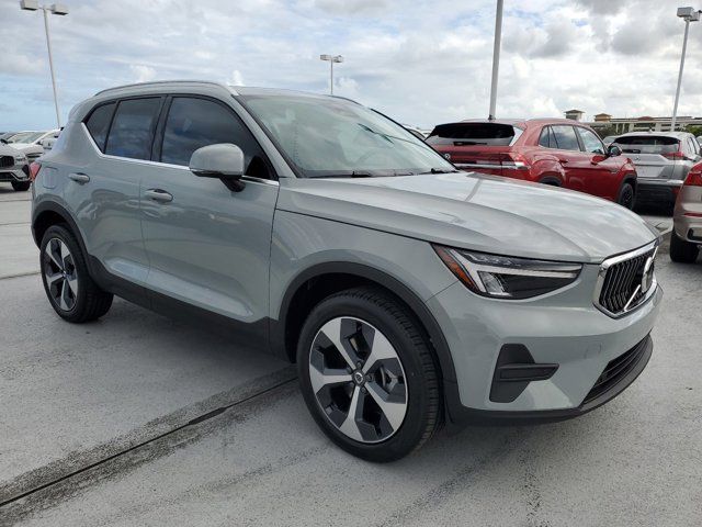 2025 Volvo XC40 Core Bright Theme