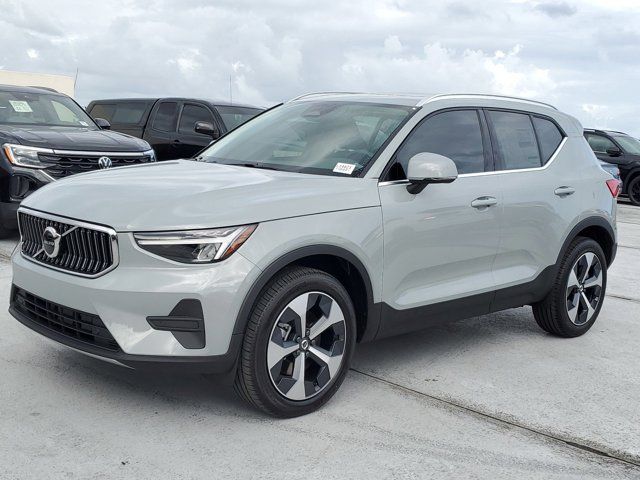 2025 Volvo XC40 Core Bright Theme