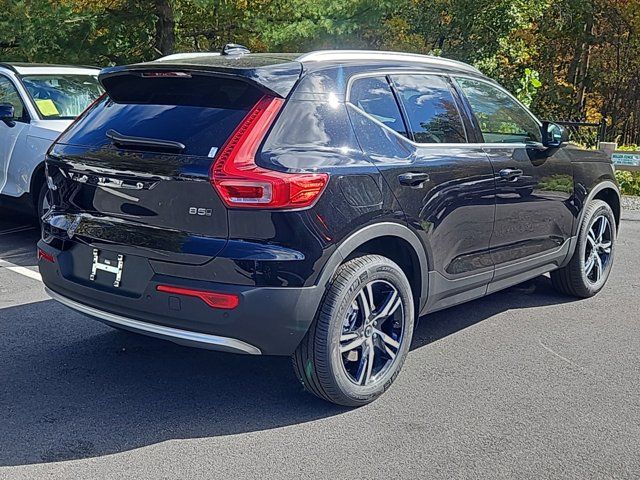 2025 Volvo XC40 Core Bright Theme