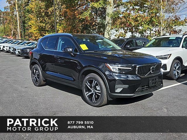 2025 Volvo XC40 Core Bright Theme