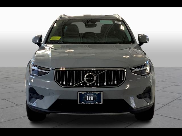 2025 Volvo XC40 Core Bright Theme