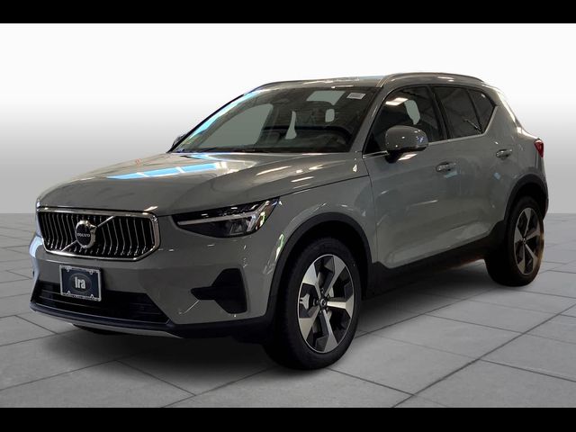 2025 Volvo XC40 Core Bright Theme