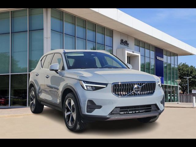 2025 Volvo XC40 Core Bright Theme