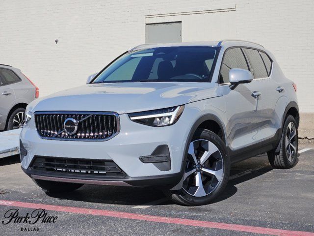 2025 Volvo XC40 Core Bright Theme