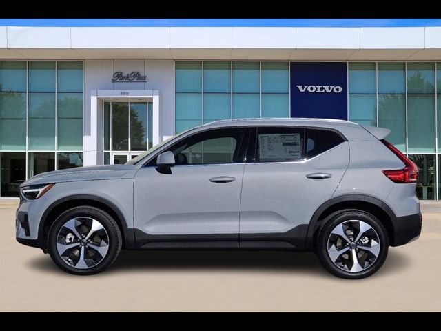 2025 Volvo XC40 Core Bright Theme