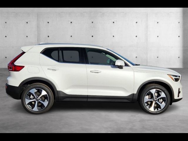 2025 Volvo XC40 Core Bright Theme