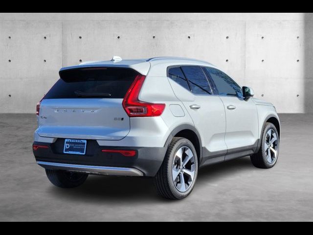 2025 Volvo XC40 Core Bright Theme