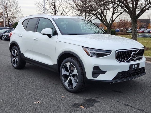 2025 Volvo XC40 Core Bright Theme