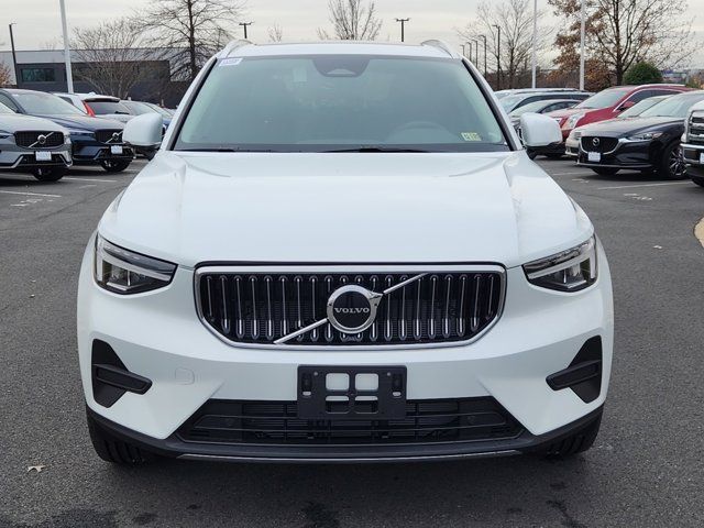 2025 Volvo XC40 Core Bright Theme