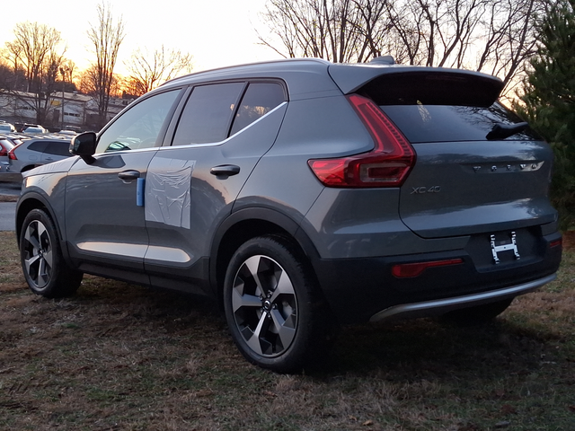 2025 Volvo XC40 Core Bright Theme