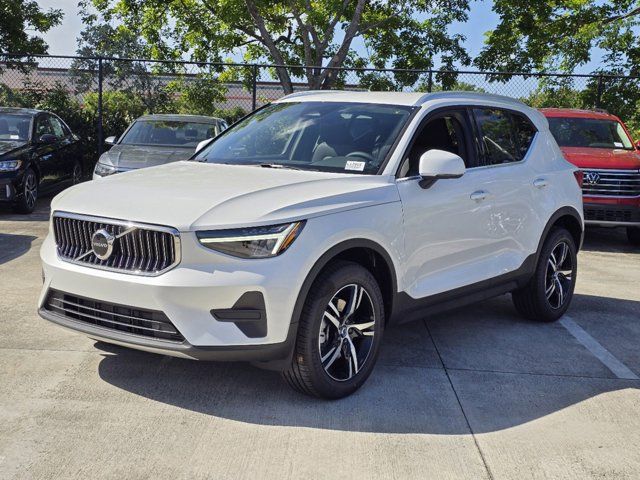 2025 Volvo XC40 Core Bright Theme