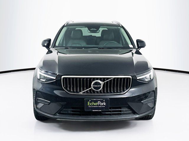 2025 Volvo XC40 Core Bright Theme