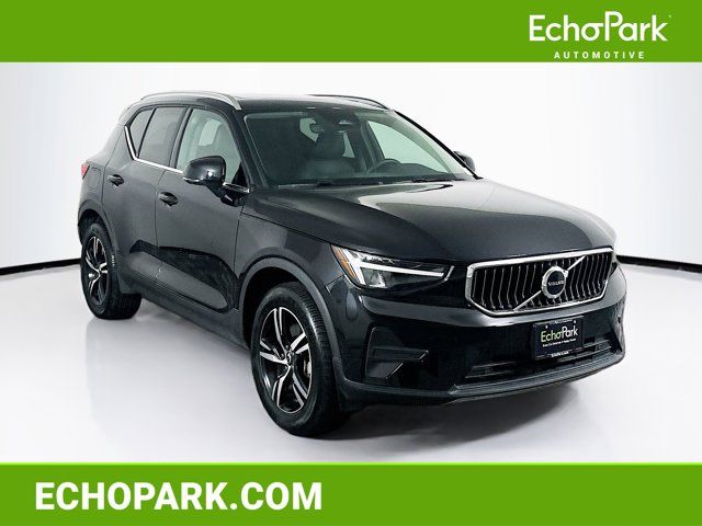 2025 Volvo XC40 Core Bright Theme