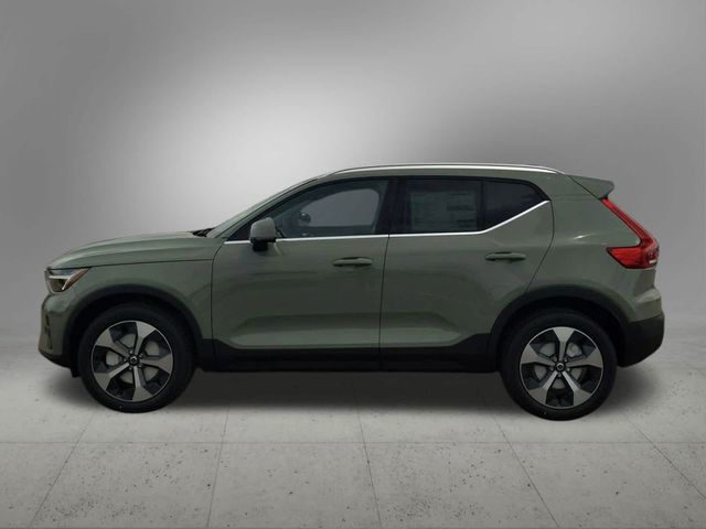 2025 Volvo XC40 Plus Bright Theme