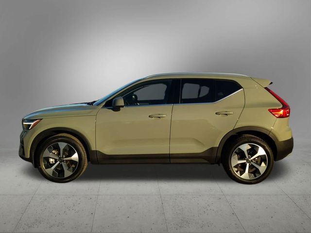 2025 Volvo XC40 Plus Bright Theme