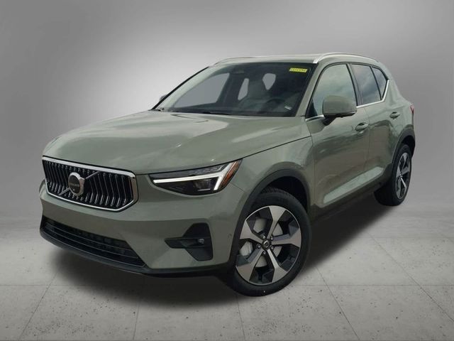 2025 Volvo XC40 Plus Bright Theme