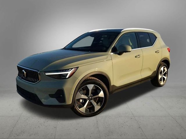 2025 Volvo XC40 Plus Bright Theme