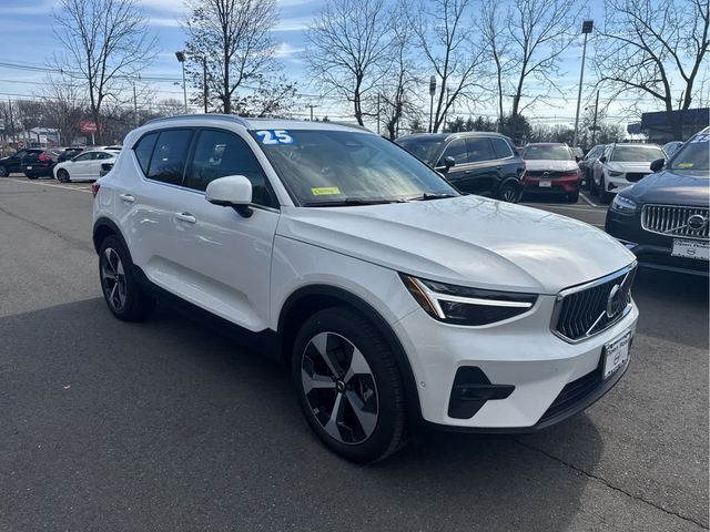 2025 Volvo XC40 Plus Bright Theme