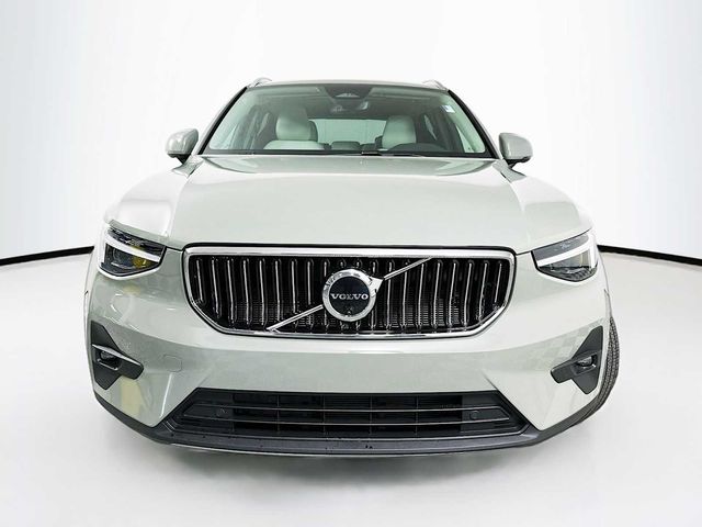 2025 Volvo XC40 Plus Bright Theme