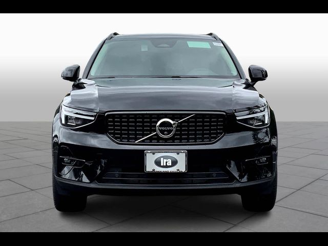 2025 Volvo XC40 Plus Dark Theme