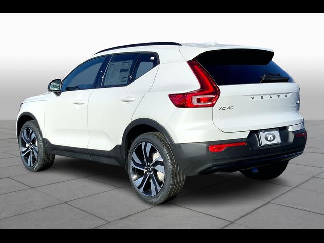 2025 Volvo XC40 Plus Dark Theme