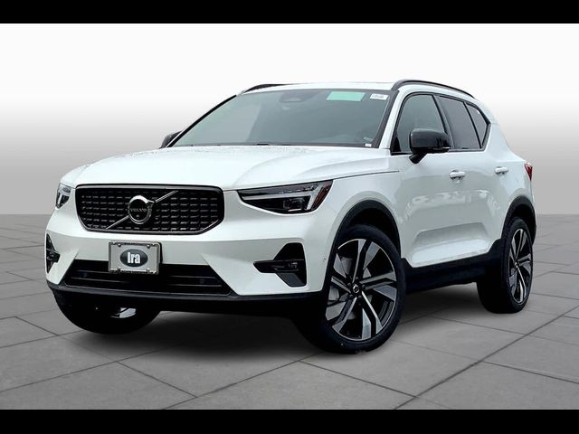 2025 Volvo XC40 Plus Dark Theme