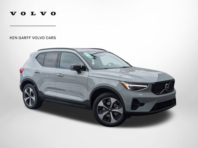 2025 Volvo XC40 Plus Dark Theme