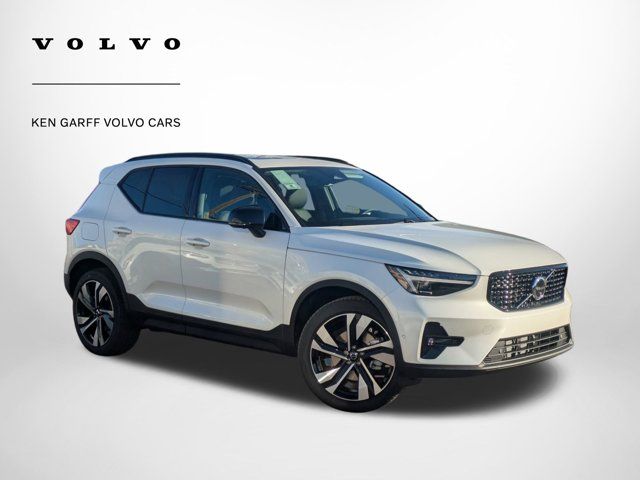 2025 Volvo XC40 Plus Dark Theme