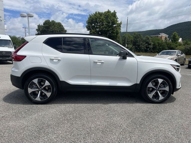 2025 Volvo XC40 Plus Dark Theme