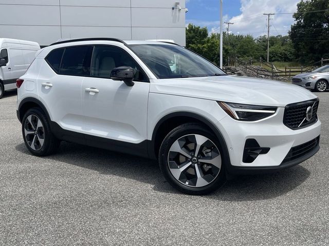 2025 Volvo XC40 Plus Dark Theme