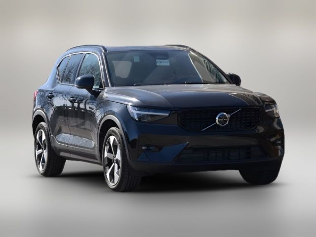 2025 Volvo XC40 Plus Dark Theme