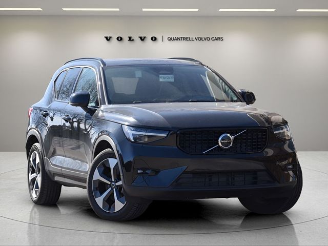 2025 Volvo XC40 Plus Dark Theme