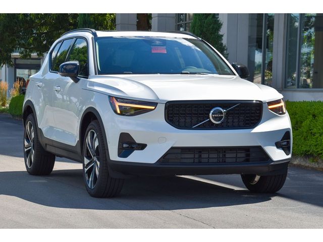 2025 Volvo XC40 Plus Dark Theme