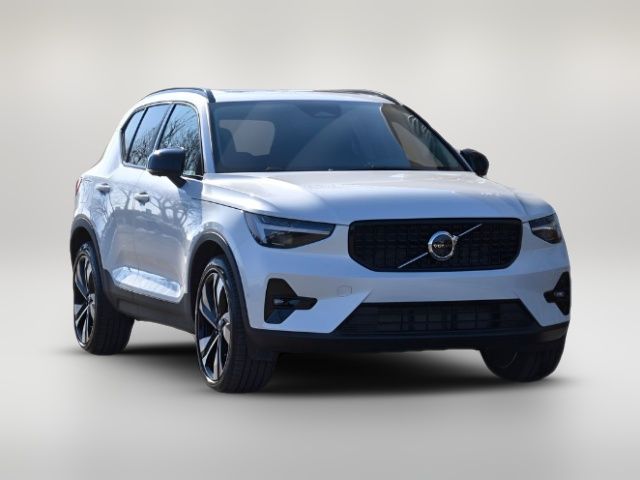 2025 Volvo XC40 Plus Dark Theme