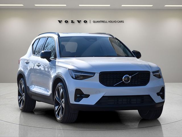 2025 Volvo XC40 Plus Dark Theme