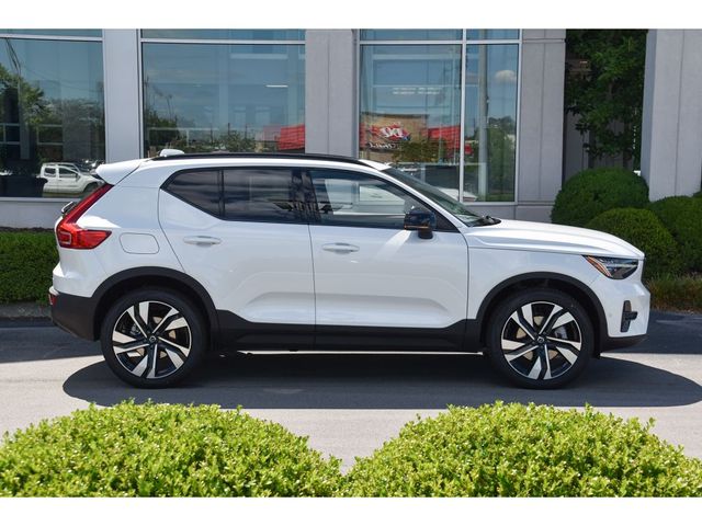 2025 Volvo XC40 Plus Dark Theme