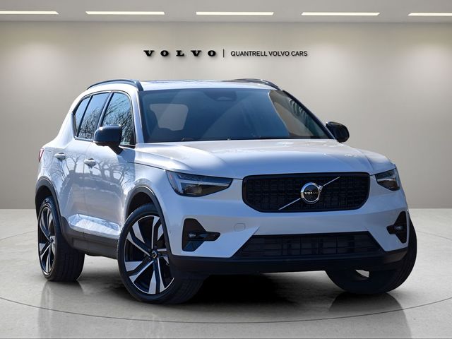 2025 Volvo XC40 Plus Dark Theme