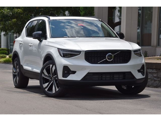 2025 Volvo XC40 Plus Dark Theme