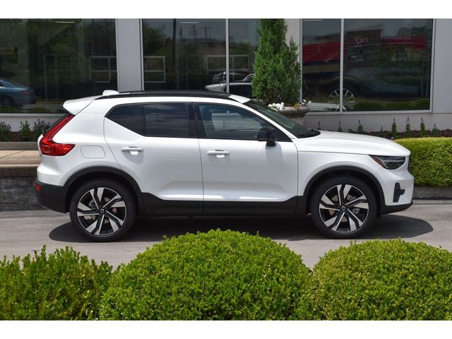 2025 Volvo XC40 Plus Dark Theme