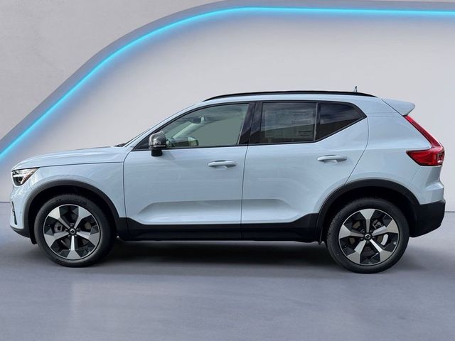 2025 Volvo XC40 Plus Dark Theme