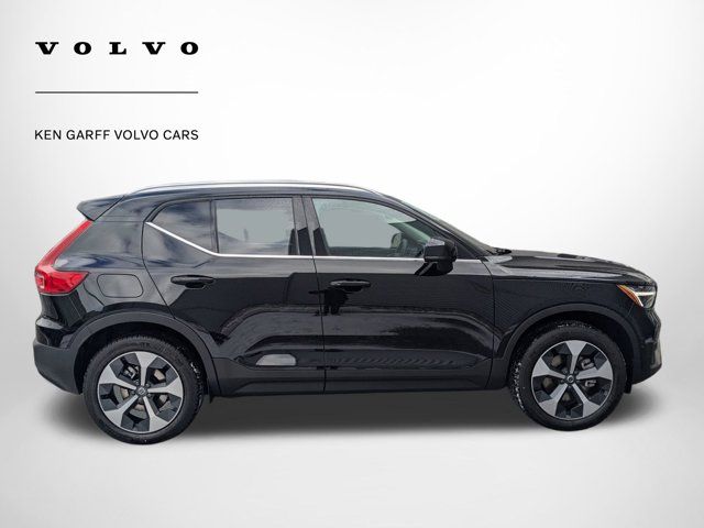 2025 Volvo XC40 Plus Bright Theme