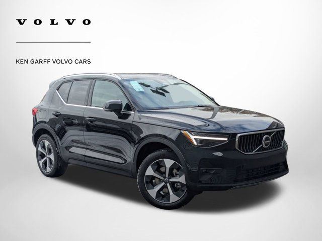 2025 Volvo XC40 Plus Bright Theme