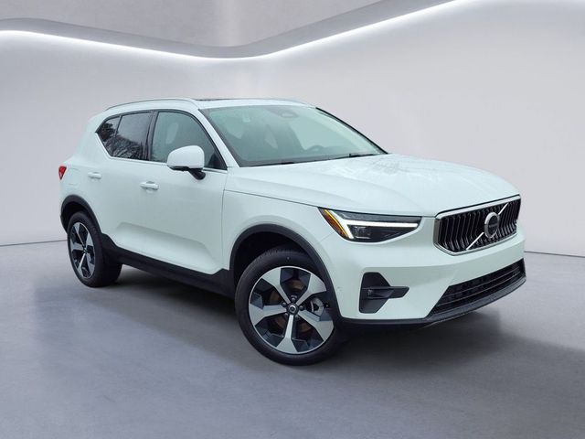 2025 Volvo XC40 Plus Bright Theme