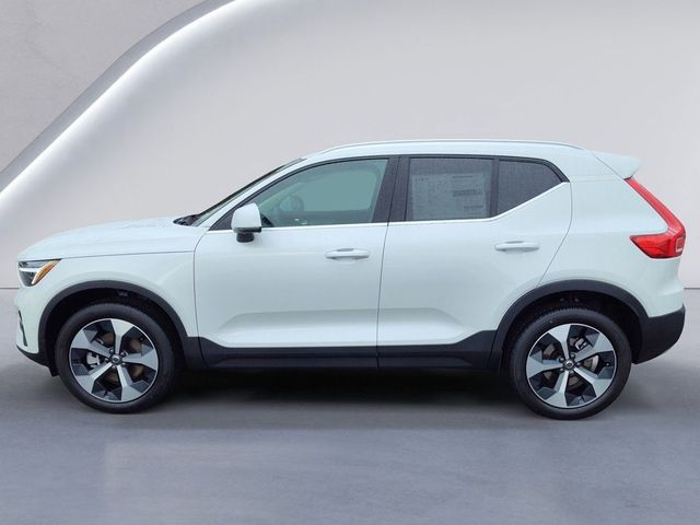 2025 Volvo XC40 Plus Bright Theme