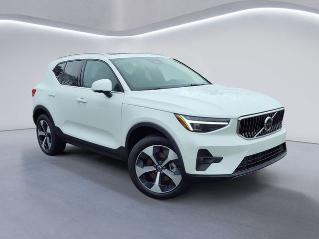 2025 Volvo XC40 Plus Bright Theme