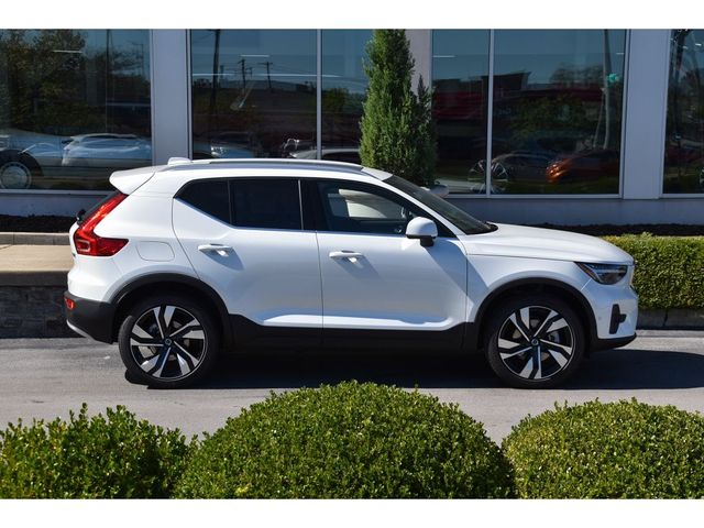 2025 Volvo XC40 Plus Bright Theme