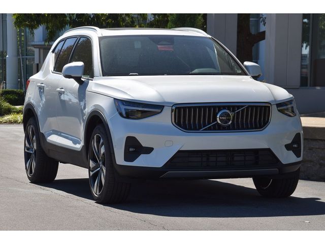 2025 Volvo XC40 Plus Bright Theme