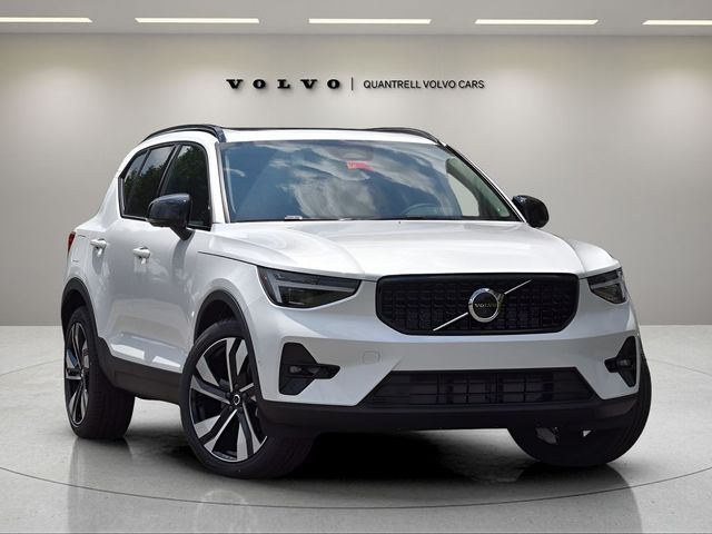 2025 Volvo XC40 Plus Bright Theme